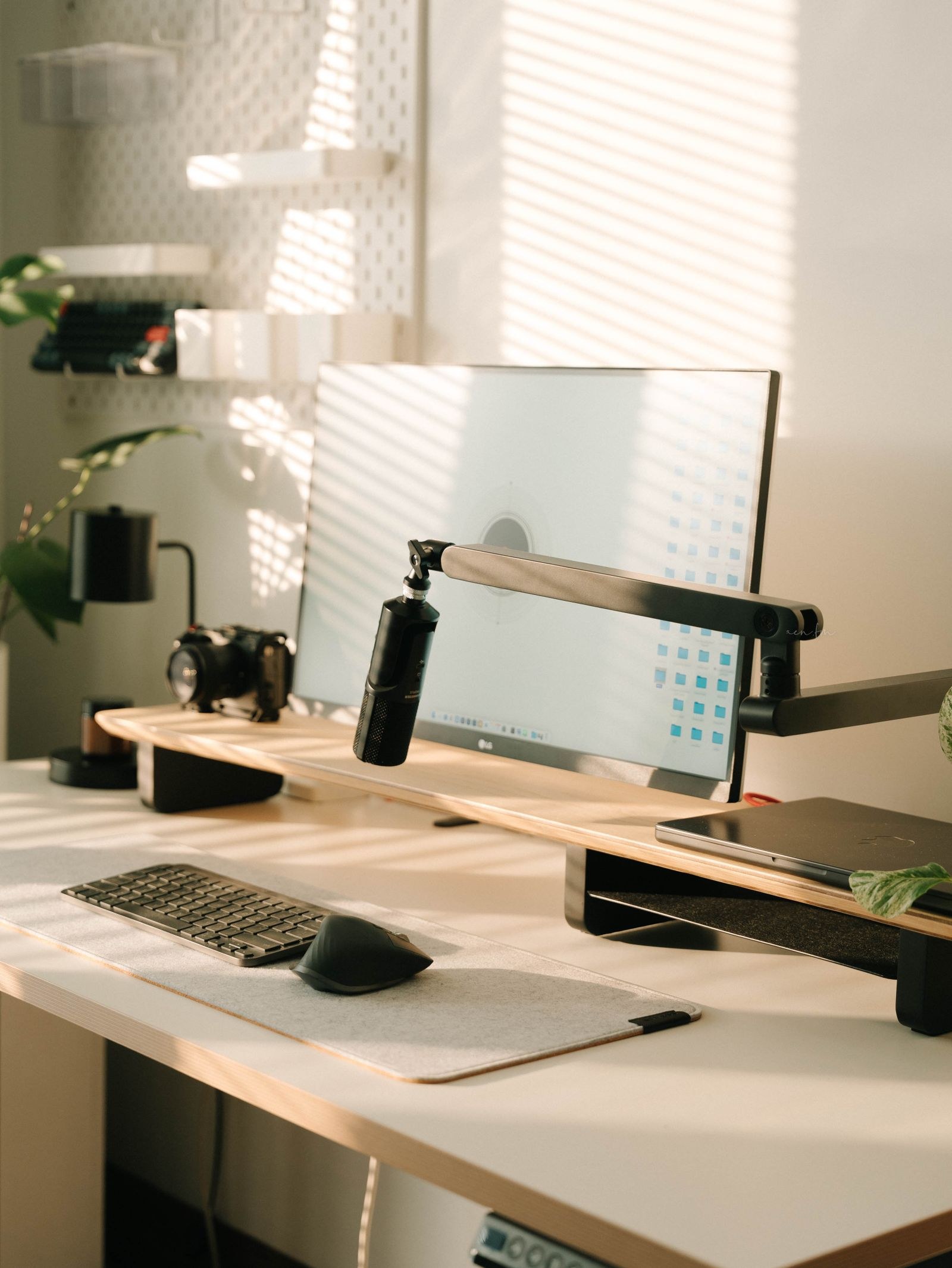 Creator editing setup with vertical display